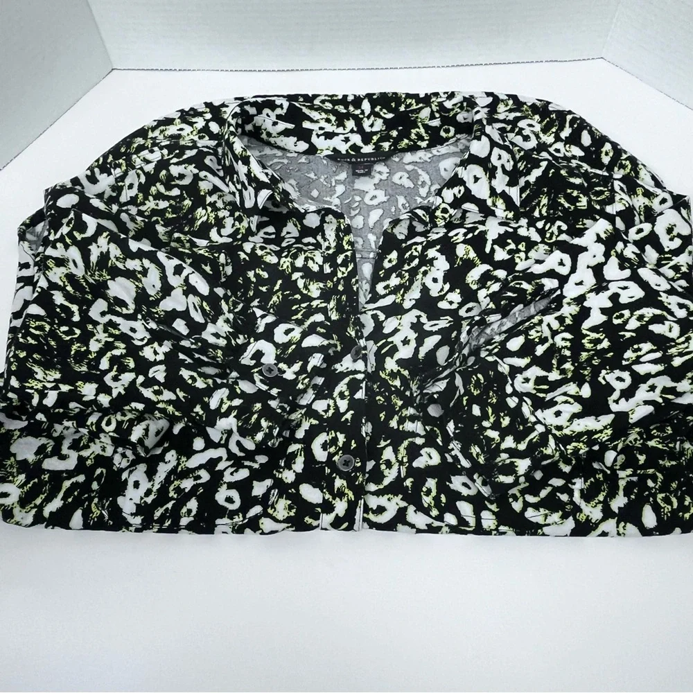 Rock & Republic Women's Button Down Blouse in Neon Animal Print Size M; Colorful - Picture 5 of 12